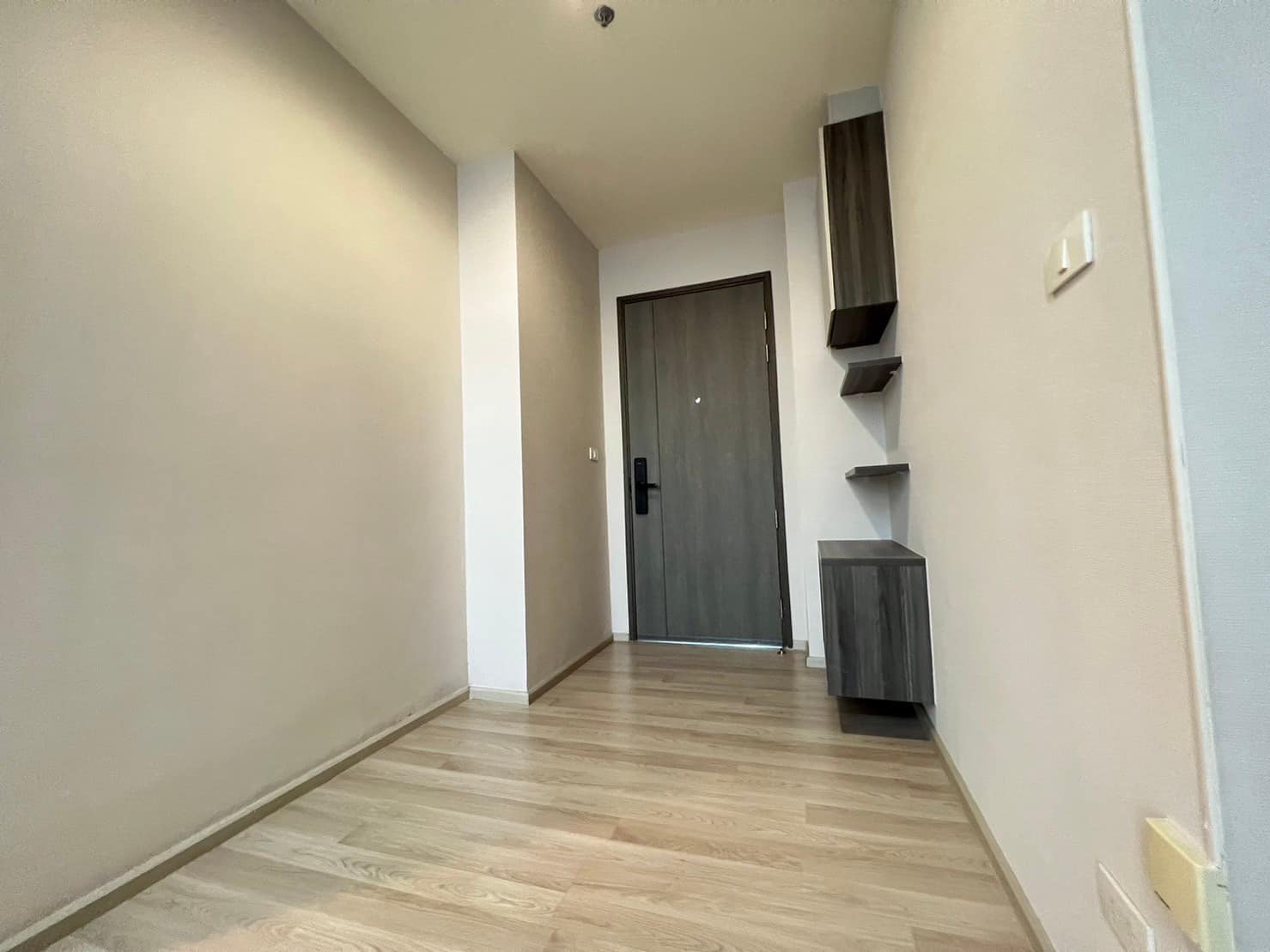 ให้เช่าคอนโด Centric Huai Khwang Station (เซ็นทริค ห้วยขวาง สเตชั่น) - Duplex2ชั้น 3ห้องนอน3ห้องน้ำจอดรถได้2คันห้องใหญ่ - การเดินทาง: ใกล้ MRTห้วยขวาง เพียง 120m