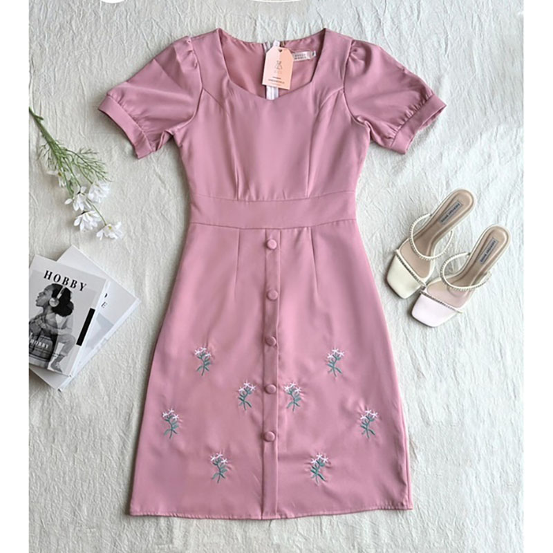 kudapy เดรสสั้นสีชมพู/สีกรม/สีฟ้า ผ้าปักกระโปรงเข้ารูป แต่งกระดูมหน้ากระโปรงสวยดูดี