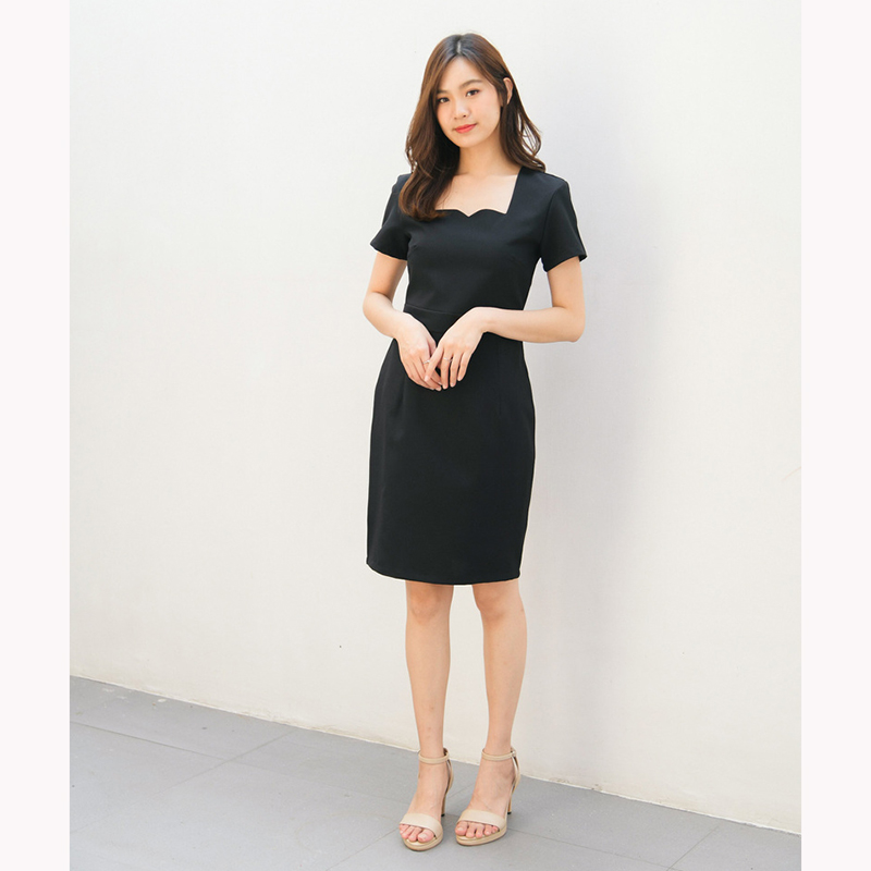 kudapy เดรสสั้นสีดำ/สีกรม คอหัวใจแขนสั้น เข้ารูปเอว ทรงสวยเป๊ะมาก เนื้อผ้าหนามีน้ำหนัก ซับในทั้งตัว