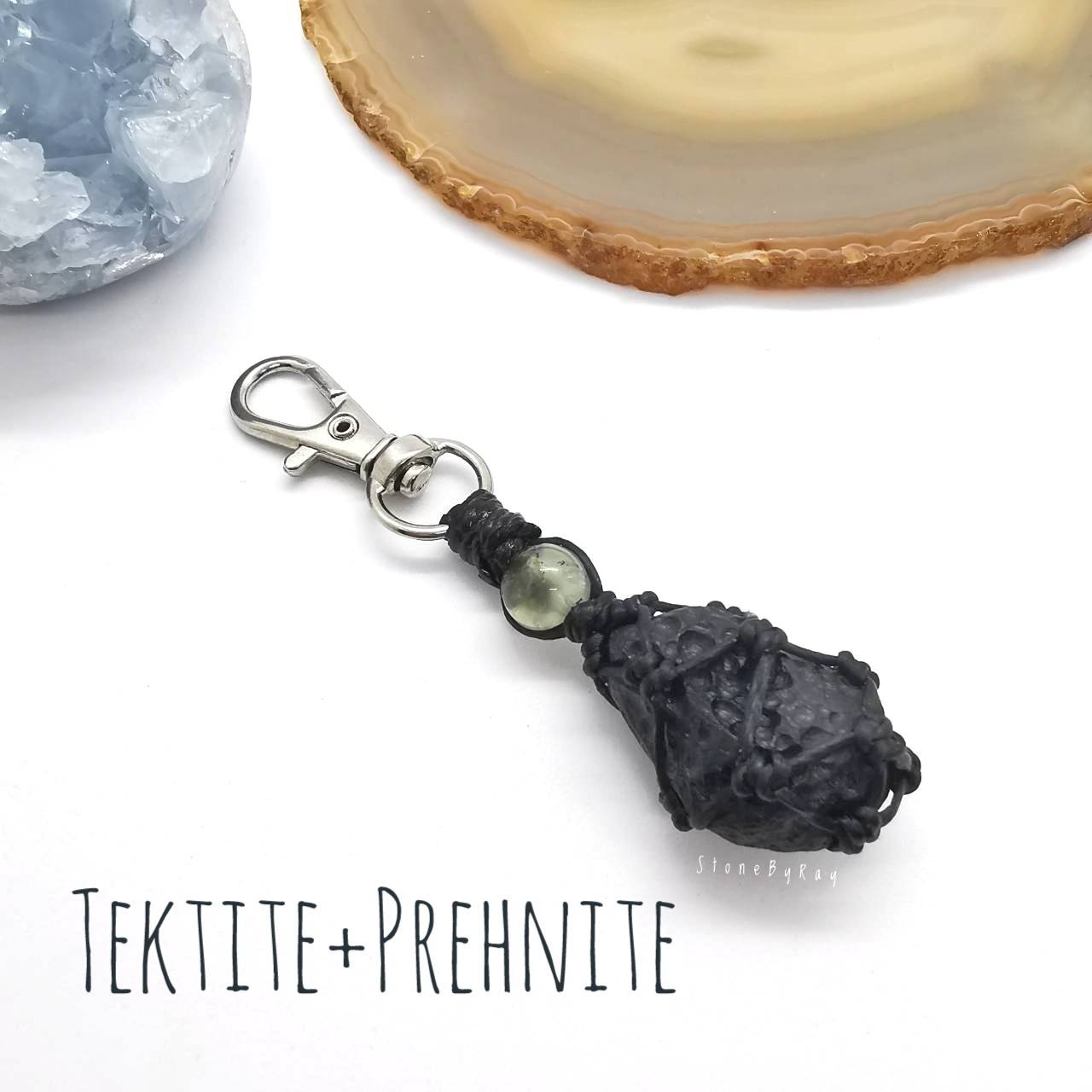 พวงกุญแจเชือกถักหินสะเก็ดดาวกับหินพรีไนท์ Tektite+Prehnite