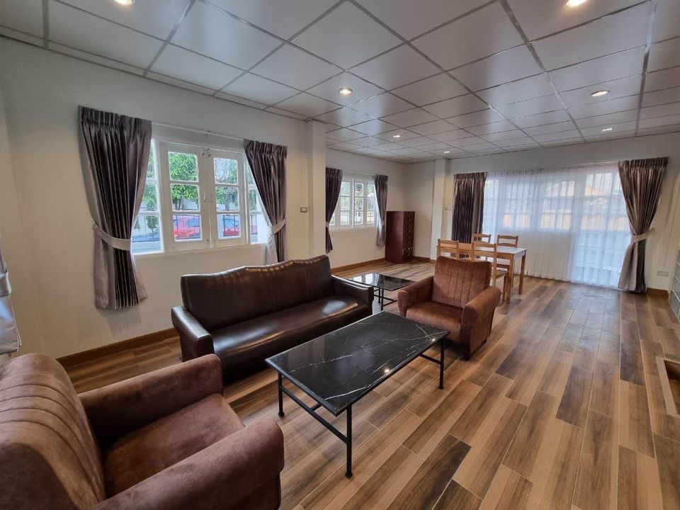 ปล่อยเช่าบ้านเดี่ยว มณีรินทร์ รัตนาธิเบศร์ ไทรม้า - 3ห้องนอน 3ห้องน้ำ (ไม่รวมห้องแม่บ้านและห้องน้ำต่างหาก) - ห้องรับแขก 1 ห้องใหญ่ 2ห้องเล็ก ห้องครัวพร้อมใช้งาน - ใกล้ MRT ไทรม้า