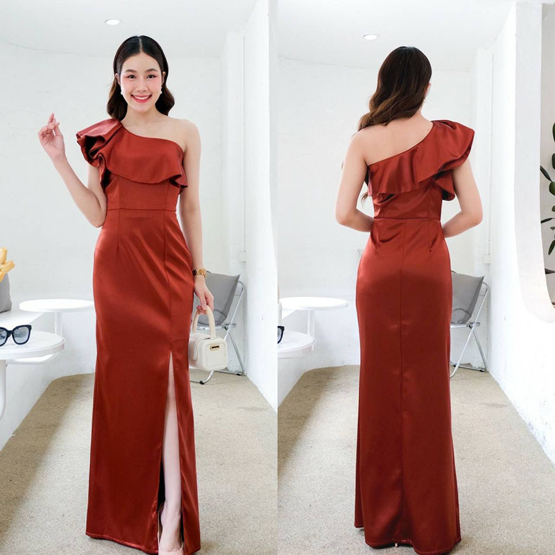 kudapy เดรสยาวสีกรม ครปเปอร์ เขียวเข้ม มิ้นท์ ส้มอิฐ แดง ทอง ชมพู เทา เปิดไหล่ข้าง แต่จีบแขนตุ๊กตาสวยดูดี