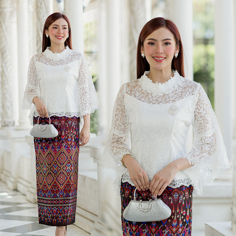 kudapy (เฉพาะเสื้อ) เสื้อลูกไม้สีฟ้า/สีส้มม่วง/สีทอง/สีขาว ตัวเสื้อใช้ผ้าลูกไม้ใยบวบเนื้อดีลายลูกไม้แน่นทั้งตัว ตัวเสื้อมาพร้อมซับในเนื้อดีในตัว