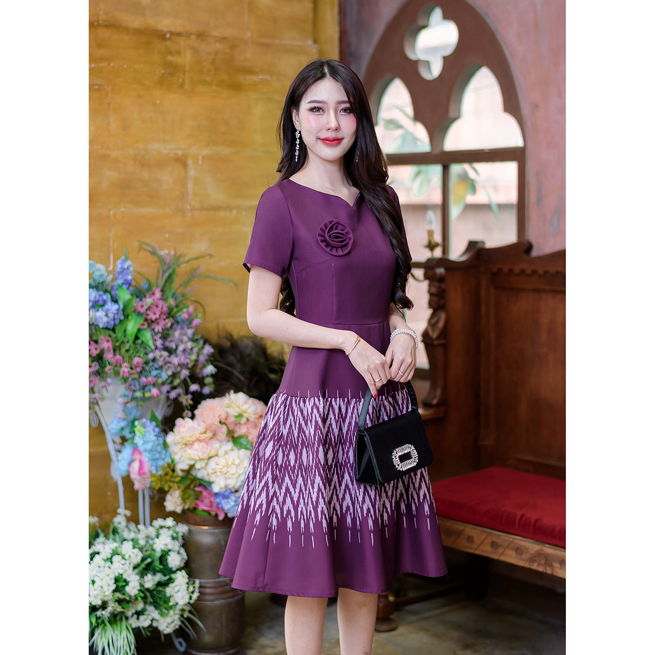 kudapy เดรสสั้นสีเปลือกมังคุด/สีกรม ผ้าพิมพ์ลายไทย เนื้อผ้าโพพลีผสมเนื้อเบาผ้าไม่หยาบใส่สบาย