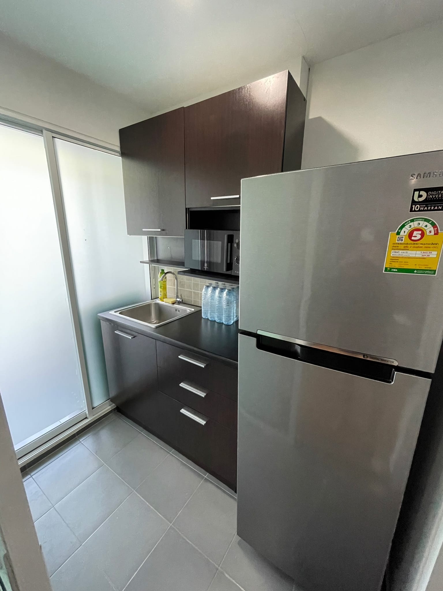 Low Rise โซนพื้นที่ BTS อ่อนนุช ให้เช่าห้องแบบ 1ห้องนอน 1ห้องน้ำ 1ครัวปิด คอนโด Regent Home Sukhumvit 81 (รีเจ้นท์ โฮม สุขุมวิท 81) ขนาดห้อง 28 ตรม. ชั้น 3 ตึก C