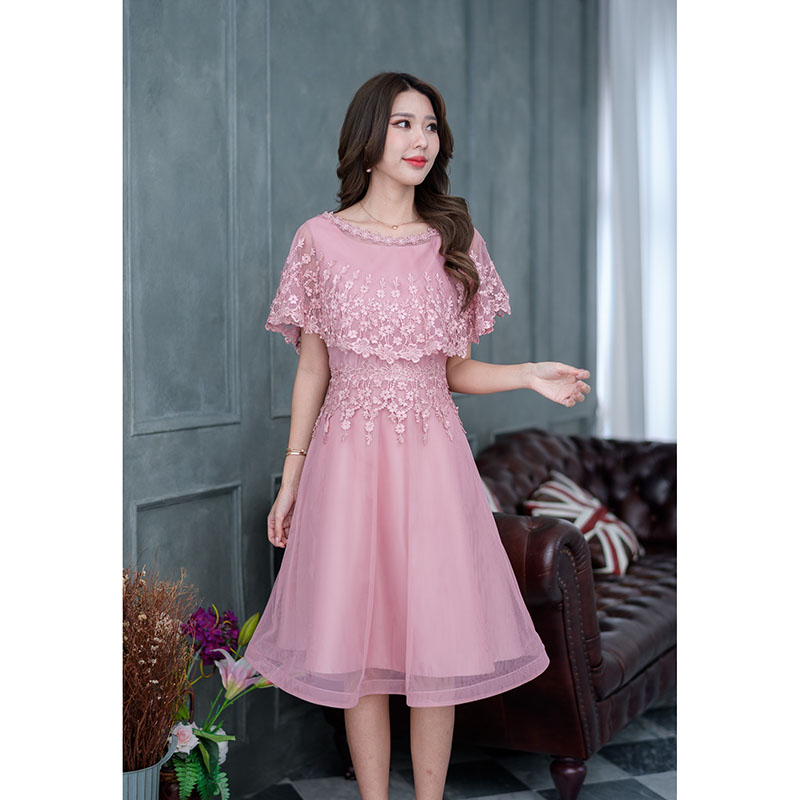 kudapy เดรสสั้นสีชมพูกลีบบัว/สีฟ้า สวยหวาน รุ่นนี้เป็นงานสองชิ้น สามารถใส่ได้ถึง 2 ลุค กระโปรงสองชัันชั้นนอกเป็นผ้าโปร่งเบาพริ้วสวย งานตกแต่งลูกไม้ดอกไม้ทั้งตัว