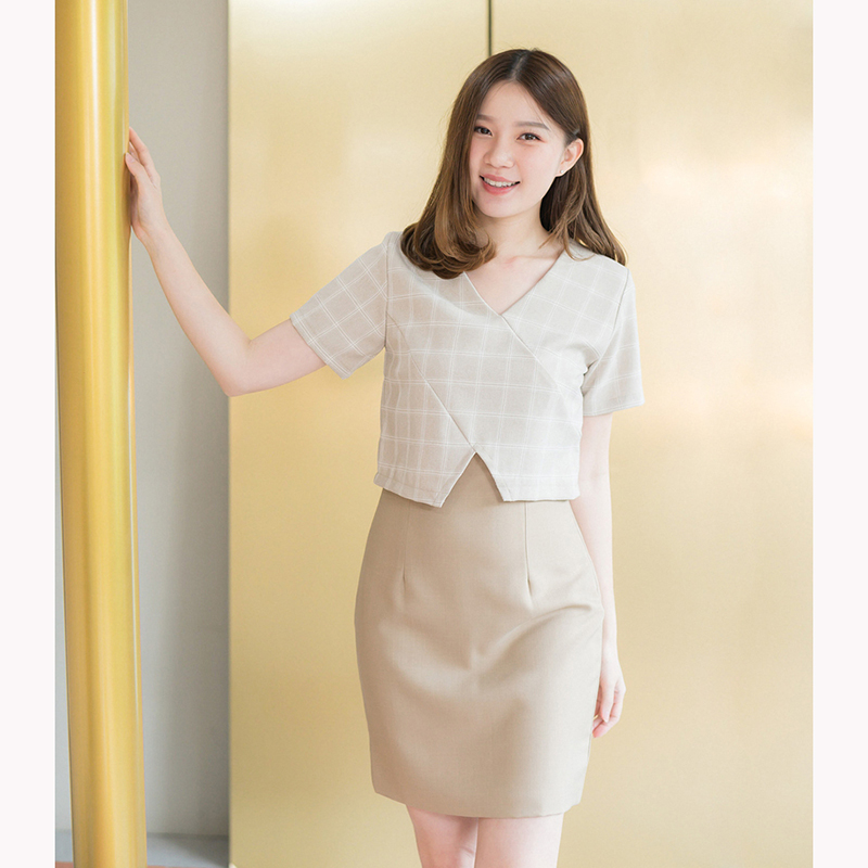 kudapy เดรสสั้นใส่ทำงาน สีเทาอมเขียว/สีดำ/สีเบจ/สีเทา คอวี ซิปหลังใส่ง่าย ผ้าลายตาราง