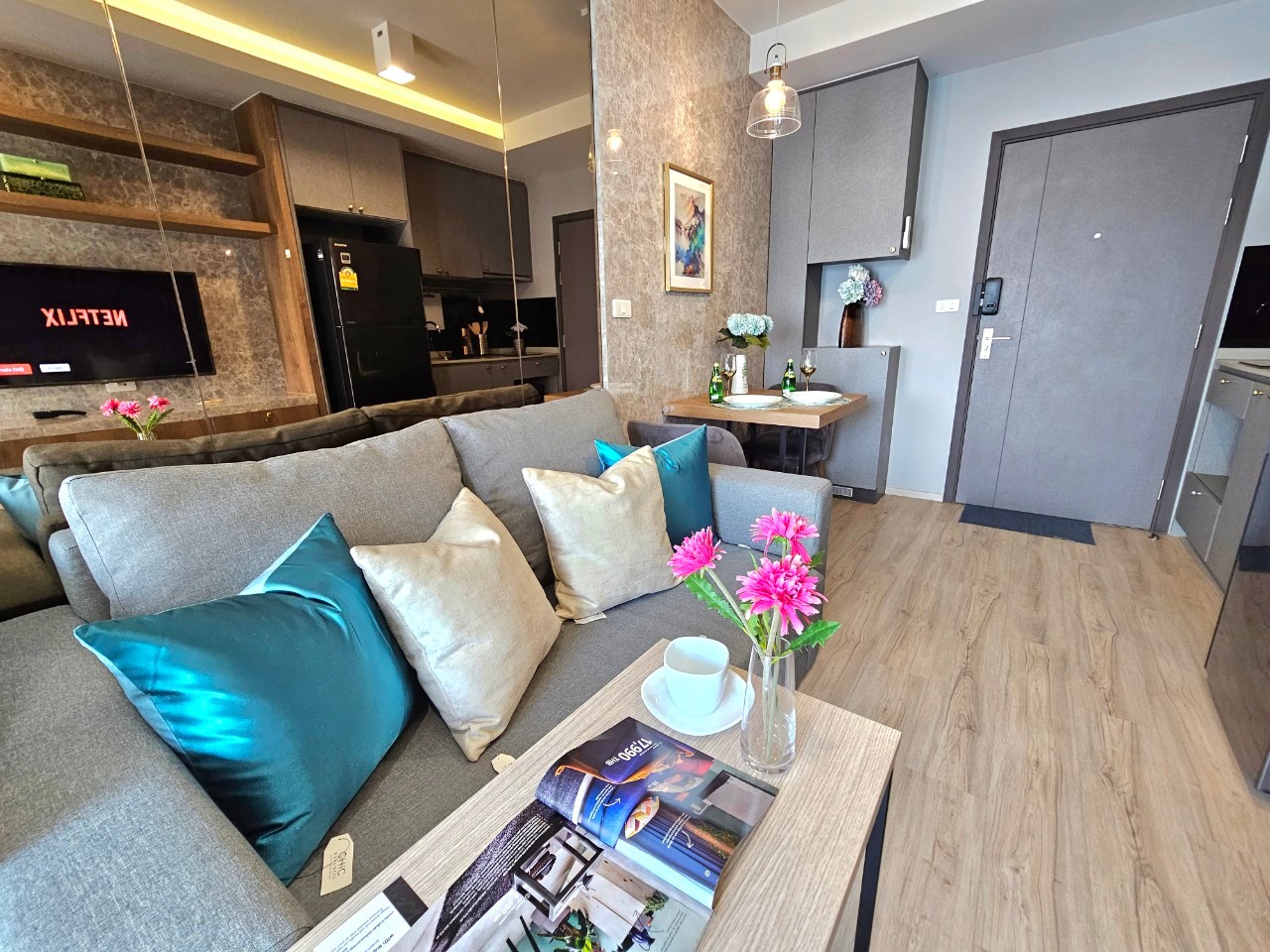 ให้เช่าห้องน่าอยู่ตกแต่งครบมีเครื่องซักผ้า BTS บางจาก สอบถามแอด Line ID : Smile-easy ที่ IDEO Sukhumvit 93