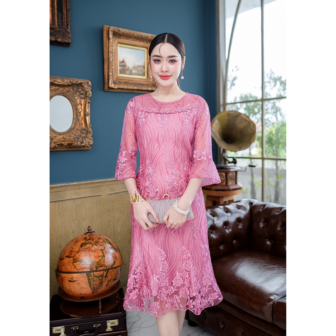 kudapy เดรสสั้นสีครีมทอง/สีชมพู ผ้าลูกไม้ทั้งชุด งานปักดอกไม้ประดับเลื่อม ลายแถวไม้เลื้อยปักสลับงานสวยดูดี