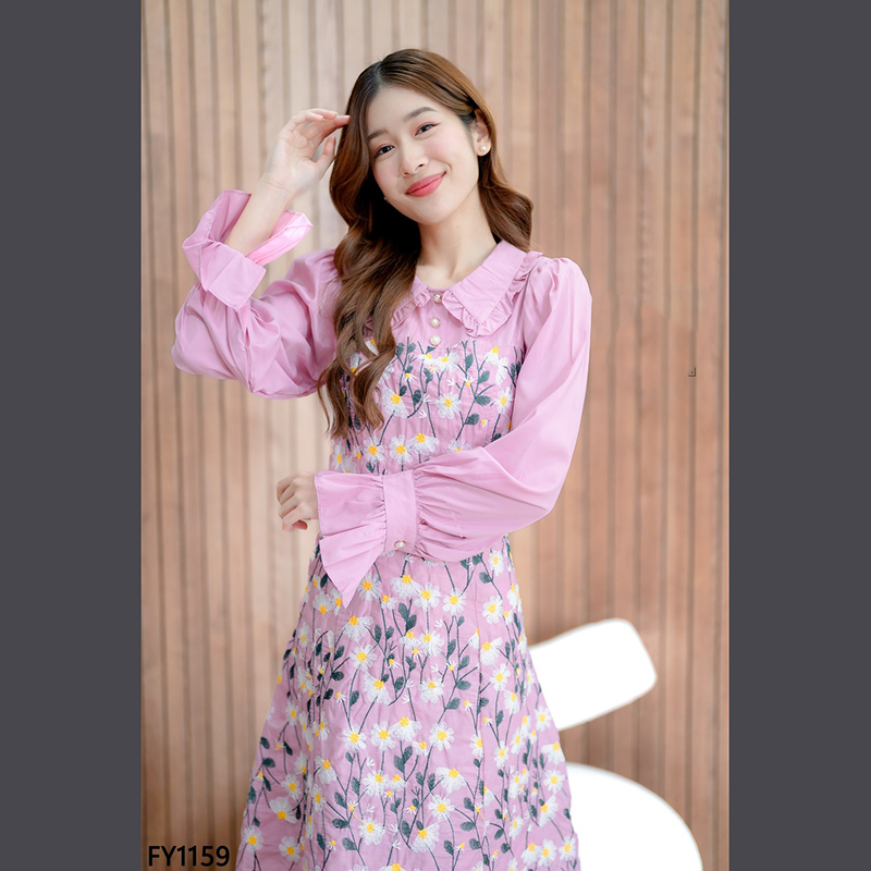 kudapy เดรสสั้นสีชมพู/สีครีม ลายดอกแขนยาวคอบัว
