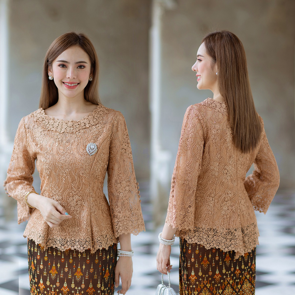 kudapy เสื้อลูกไม้ฝรั่งเศษสีน้ำตาลทอง,สีชมพูม่วง,สีฟ้าเทา ดีเทลคอกลม ด้านหลังยาว แขนกระดิ่งยาวสามส่วน