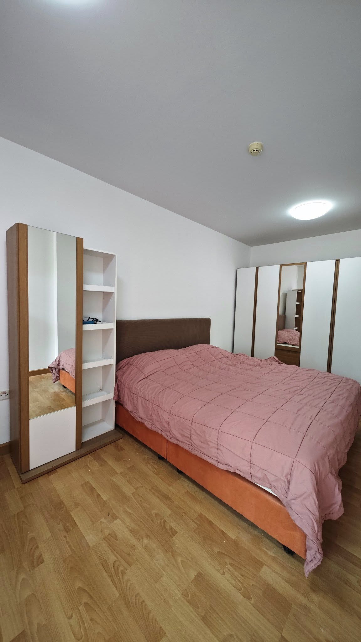 คอนโด Supalai City Resort Ratchada-Huaykwang (ศุภาลัย ซิตี้ รีสอร์ท รัชดา-ห้วยขวาง) Low Rise โซนพื้นที่ MRTห้วยขวาง ให้เช่าห้องแบบ 1ห้องนอน 1ห้องน้ำ 1ครัวปิด ขนาดห้อง 46 ตรม. ชั้น 2 ตึก4