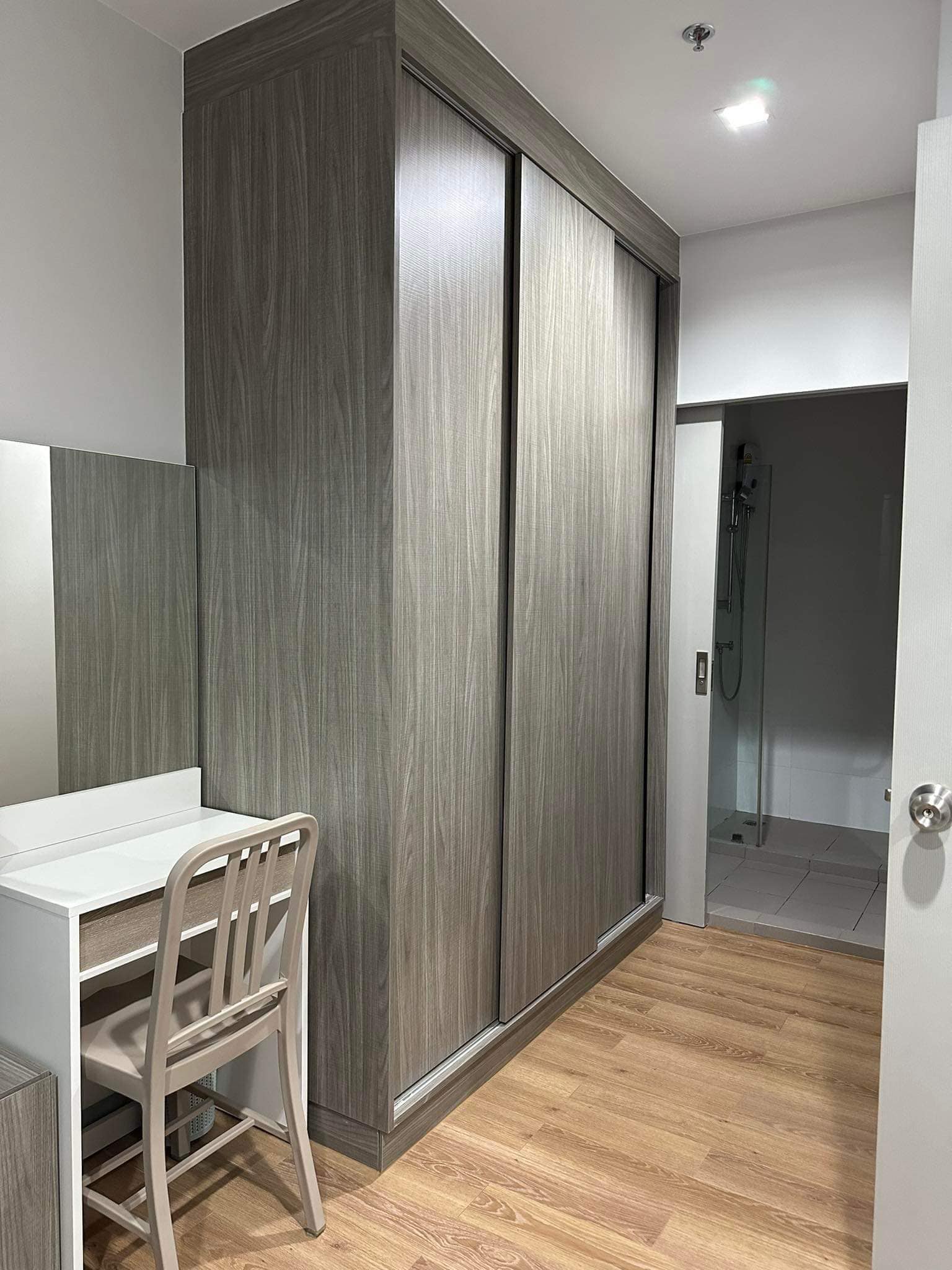 ให้เช่าคอนโด Chapter One Midtown Ladprao 24 (แชปเตอร์วัน มิดทาวน์ ลาดพร้าว 24) - ตกแต่งเฟอร์ครบ 1ห้องนอน มีเครื่องซักผ้า - การเดินทาง: ใกล้รถไฟฟ้า MRT ลาดพร้าว