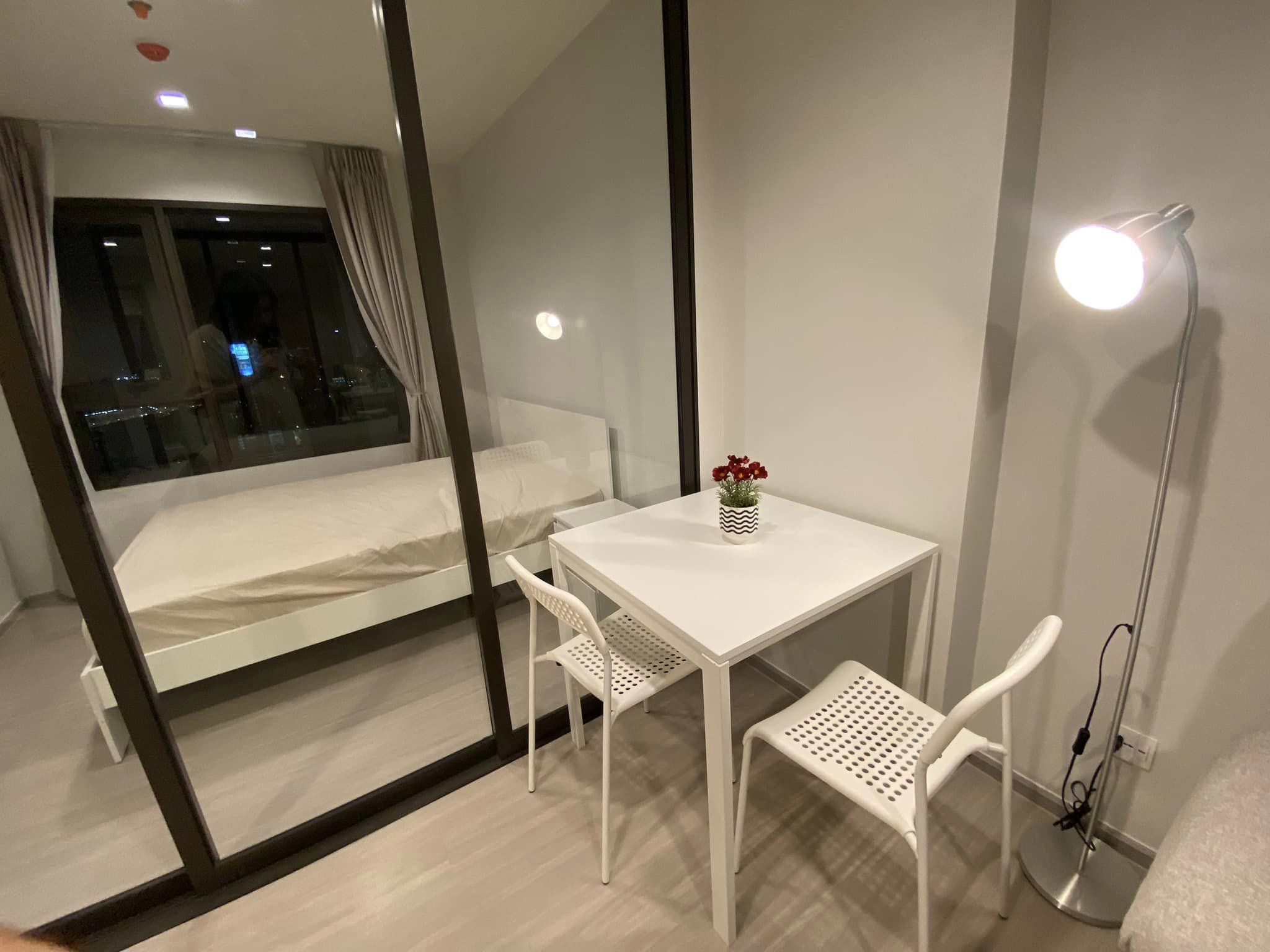 ให้เช่าห้องห้องใหม่น่าอยู่ชั้นสูงห้องมุมวิวไม่บล็อค สอบถามแอด Line ID : Smile-easy ที่ Life Sathorn Sierra (ไลฟ์ สาทร เซียร์รา)