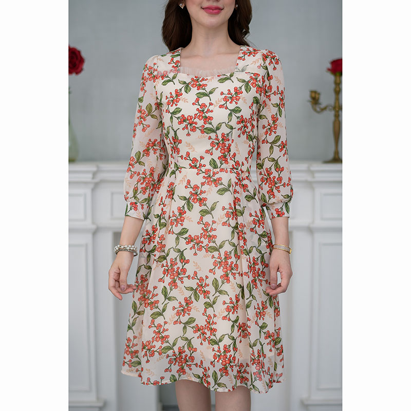 kudapy เดรสสั้นสีดำ/สีครีม ผ้าชีฟอง ลายสวยสดใส แพทเทิร์นสวยใส่สบาย มีดีเทลแต่งผ้าเนตช่วงคอ กระโปรงมีกระเป๋าด้านข้างสองข้าง สวยสดใส