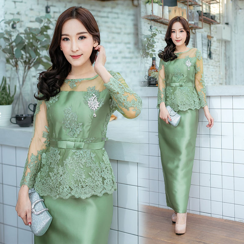 kudapy เซ็ท เสื้อ+กระโปรงสีเขียว/สีทอง แถมฟรีเข็มขัดผ้าเข้าชุด งานเสื้อใช้ลูกไม้อิตาลีเนื้อลูกไม้ทอแน่นนูนเนื้อไม่นิ่มแน่นสวยงามกระโปรงใช้ผ้าไหมอิตาลีทอสี่เส้นผ่าหลังงานเป็นชิปหละงใส่สบาย
