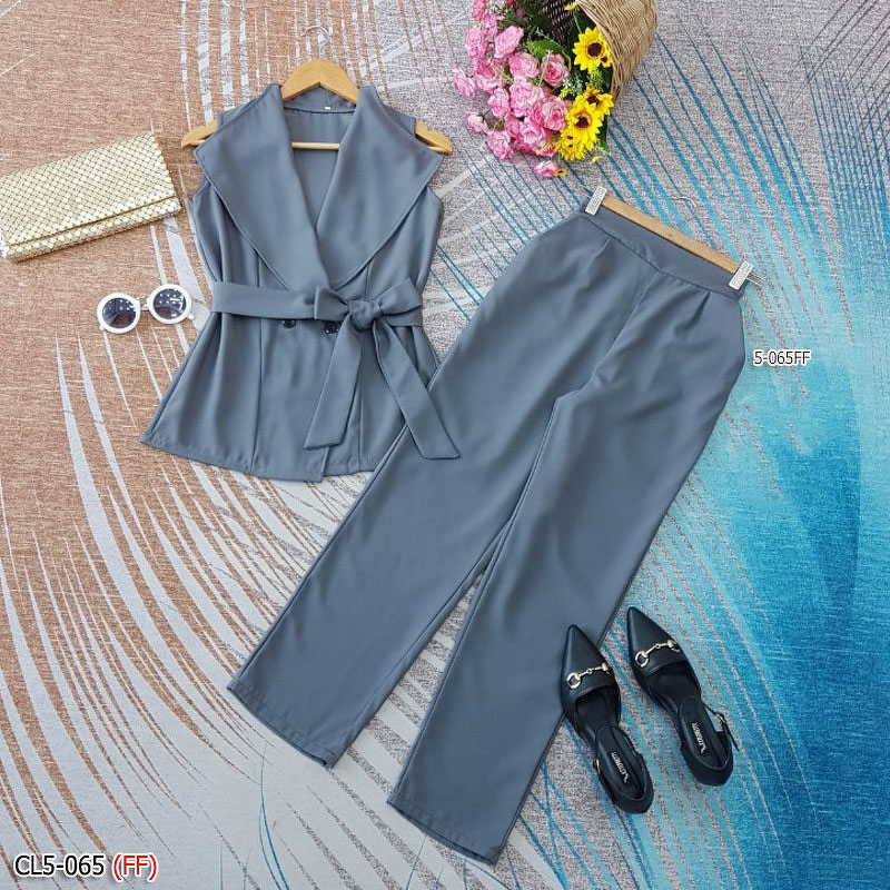 kudapy เสื้อ+กางเกงขายาว เสื้อคอปกสูทสีเทา สีเหลือง ผ่าติดกระดุม 2 เม็ด แกะออกได้ + กางเกงขายาว เอวสม็อคหลัง ตีเกล็ดด้านหน้าทรงสวย