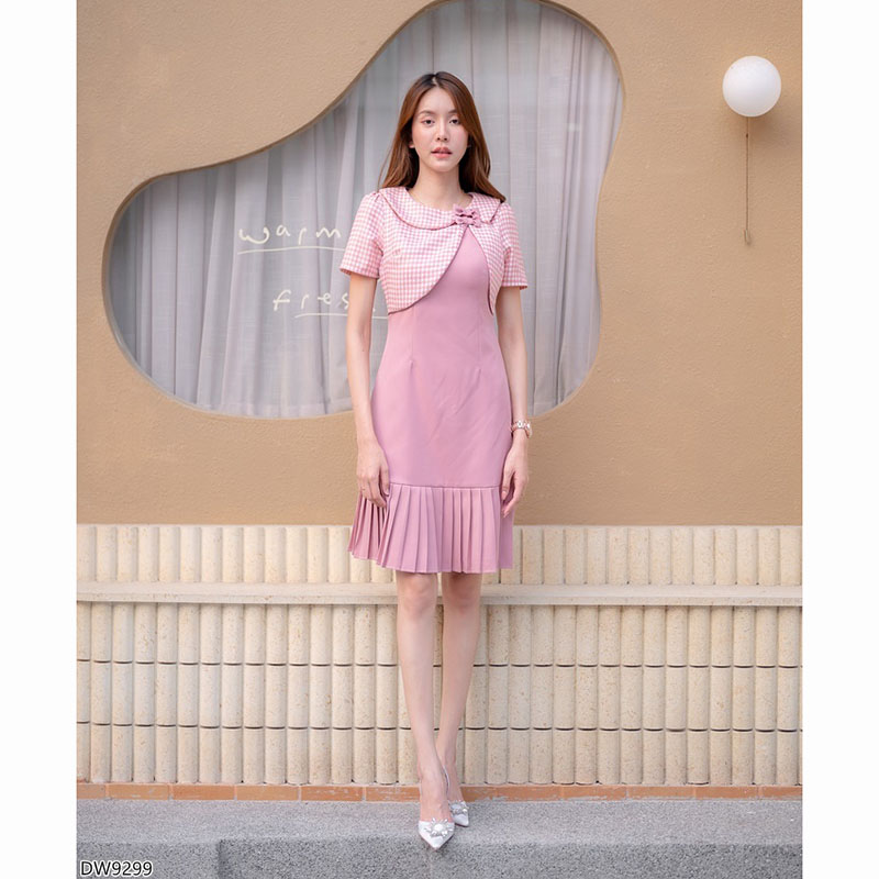 kudapy เดรสสั้นสีชมพู/สีดำ/สีกรม กั๊กโนริกระโปรงจีบระบาย คอบัว แต่งโบว์ตรงหน้าอกสวย ใส่สบาย