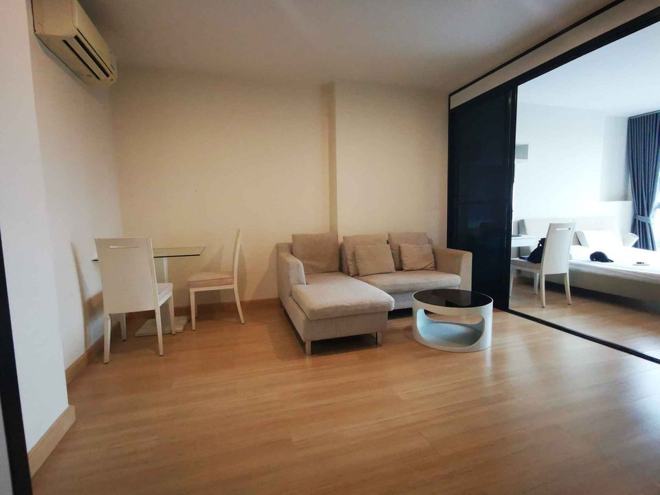 ให้เช่าห้องสวยน่าอยู่ MRT ลาดพร้าว สอบถามแอด Line ID : Smile-easy ที่ Life @ Ladprao 18