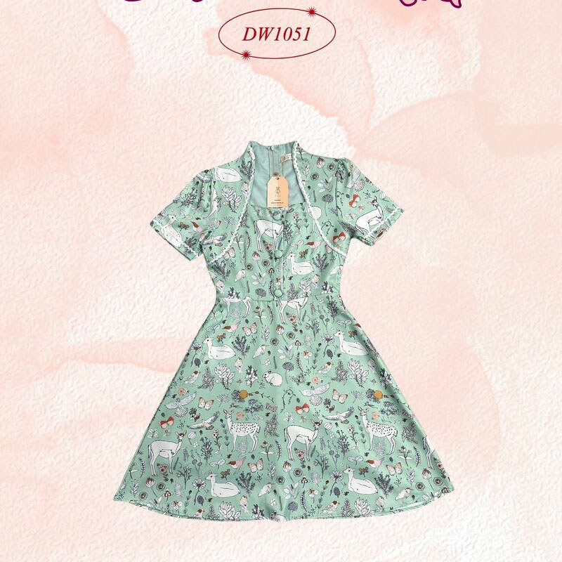 kudapy เดรสสั้นสีน้ำตาล/สีเขียว/สีเทา ผ้าลื่นลายน่ารักติดมินิมอลนิดๆ เหมาะสำหรับใส่ไปทำงานได้ในทุกๆวัน กระโปรงทรงบาน