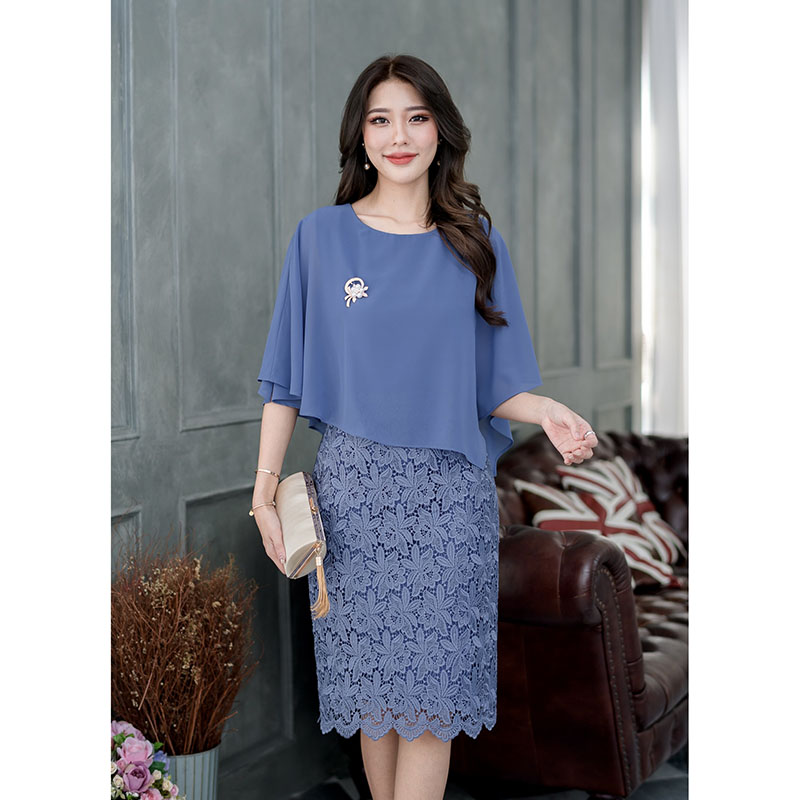 kudapy เดรสสั้นสีม่วง/สีฟ้าคราม ลูกไม้เงาเนื้อดี ทอลายสวยๆ ดีไซน์ตัดเย็บเป็นกระโปรงทรงตรง ด้านบนเป็นผ้าชีฟองเย็บคลุมทั้งตัวเป็นงานปีกผีเสื้อ