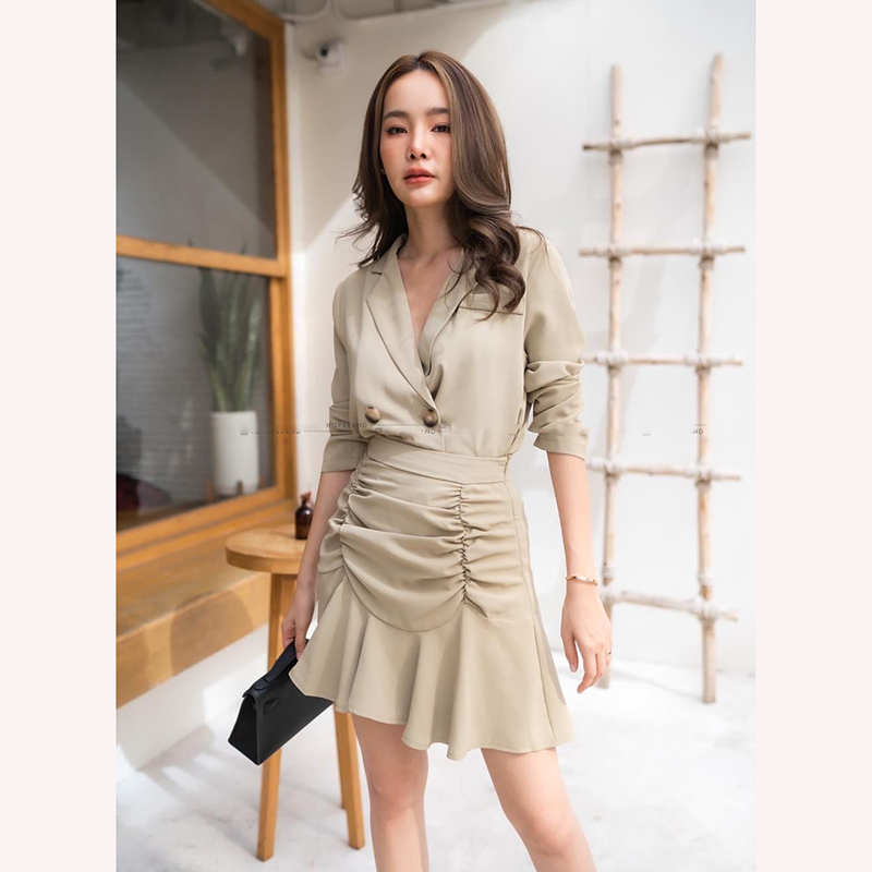 kudapy Set เสื้อสูทสั้น+กระโปรงจีบชั้นชายระบายสีน้ำตาล/สีขาว/สีดำ ดีไซน์เรียบหรู คัตติ้งเนี๊ยบ งานมี2ชิ้น เสื้อทรงสูทสั้น