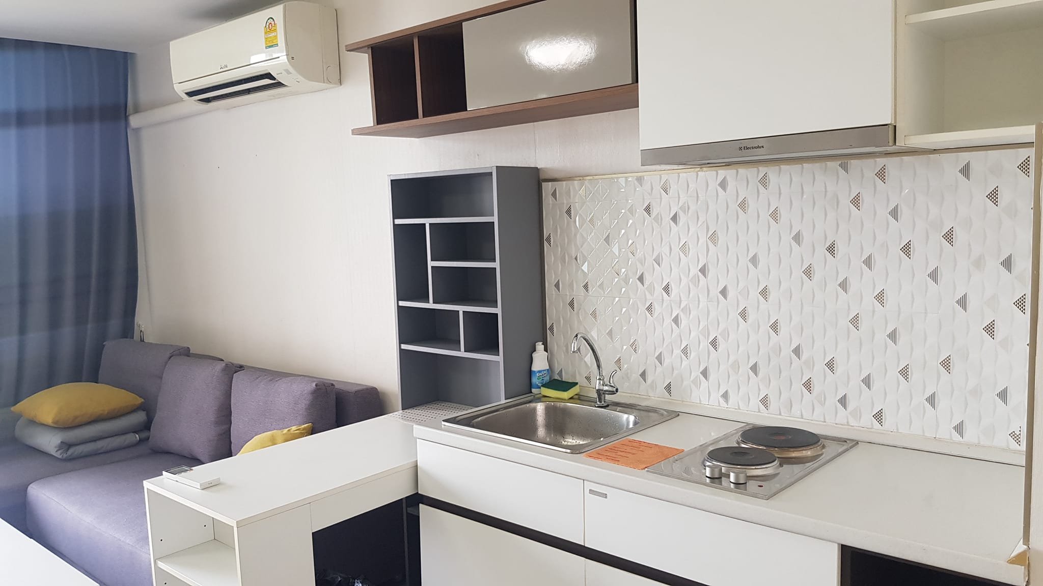 ขายคอนโดพร้อมเฟอร์นิเจอร์ แอร์ เครื่องทำน้ำอุ่น เตาไฟฟ้า สอบถามแอด Line ID : Smile-easy ที่ Baan Navatara (บ้าน นวธารา)