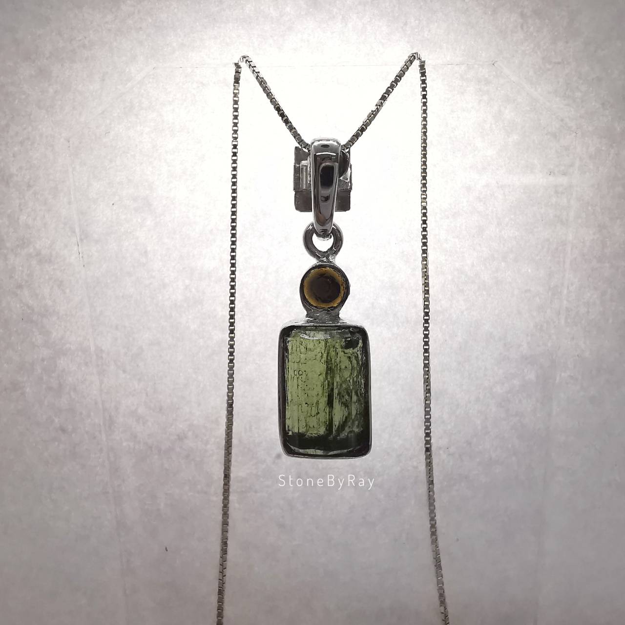 สร้อยคอเงินจี้สะเก็ดดาวโมดาไวท์ Moldavite