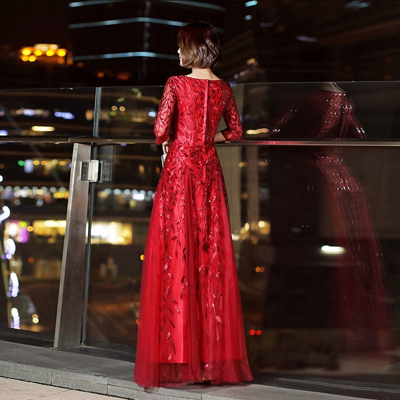 kudapy เดรสยาว ชุดราตรียาวสีแดง/สีครีมทอง/สีน้ำเงิน เดรสออกงานปักลายใบไม้แขนสามส่วน กระโปรงทรงหางปลา เรียบหรูดูแพง สวยดูดี แบบสวยทันสมัย ใส่ออกงาน