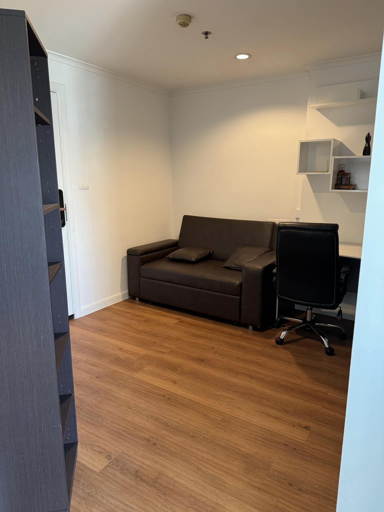 ขายด่วนคอนโด ลุมพินี เพลส พระราม 4-กล้วยน้ำไท (Lumpini Place Rama 4-Kluay Nam Thai) - เพิ่งรีโนเวทห้องสวยเฟอร์เครื่องใช้ไฟฟ้าครบครั้น - การเดินทาง: ใกล้ BTS พระโขนง