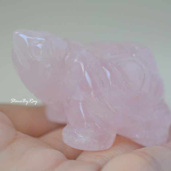 หินโรสควอตซ์แกะสลักรูปเต่า (Rose Quartz)
