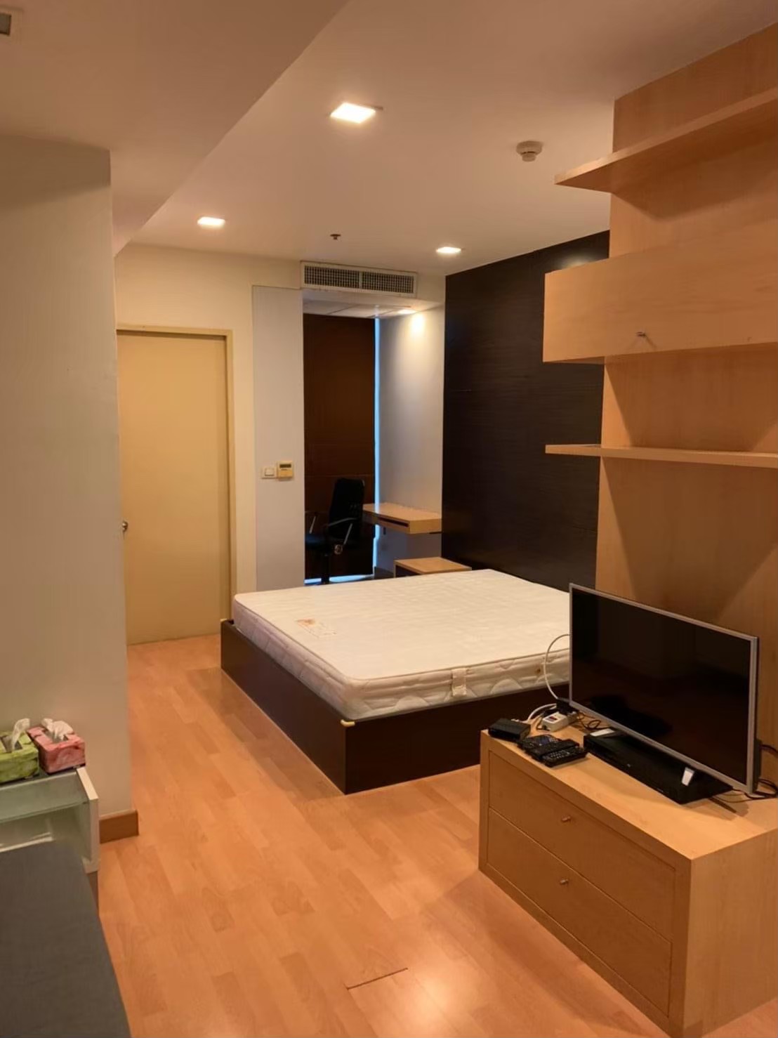 ให้เช่าห้องแบบ 1ห้องนอน 1ห้องน้ำ โซนพื้นที่ BTS เอกมัย คอนโด Nusasiri Grand (ณุศาศิริ แกรนด์) High Rise ขนาดห้อง 37.5 ตรม. ชั้น 22 ตึก A ให้เช่า 18,000 ต่อเดือน สัญญาขั้นต่ำ 1 ปี