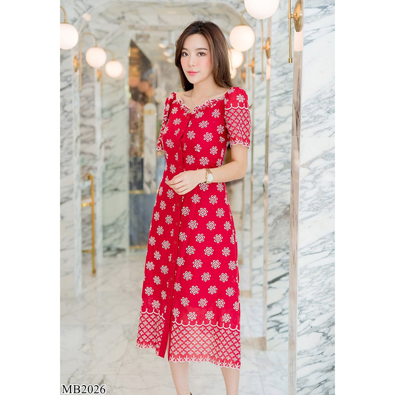 kudapy เดรสยาวสีแดง อกระบายกระดุมหน้ายาวลายดอกไม้