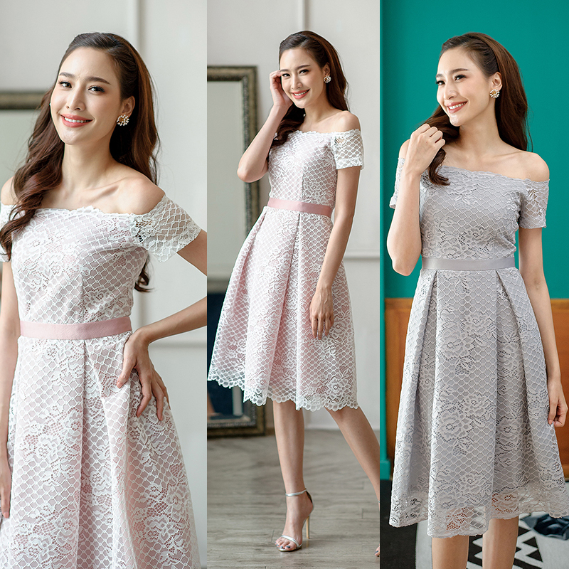 kudapy เดรสสั้นสีเทา/สีขาว ผ้าลูกไม้เปิดไหล่สีเทาซับในสีเทา ลายเชิง กระโปรงจีบทวิสลายเชิงลูกไม้ สวยหรูมากๆค่ะ