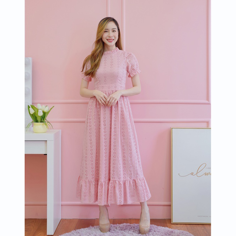 kudapy เดรสยาวสีชมพู/สีขาว ลูกไม้คอระบายแขนจั๊ม