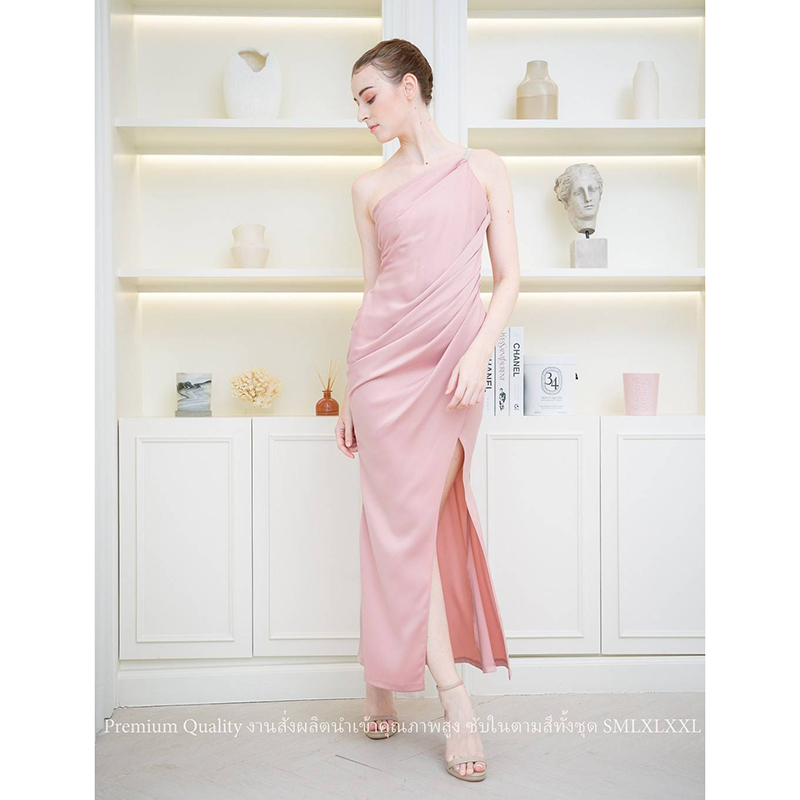 kudapy เดรสยาวสีน้ำตาลอิฐ/สีเลือดหมู/สีกรม/สีชมพูอ่อน ชุดราตรีไหล่เบี่ยงแต่งสายเพชรคู่