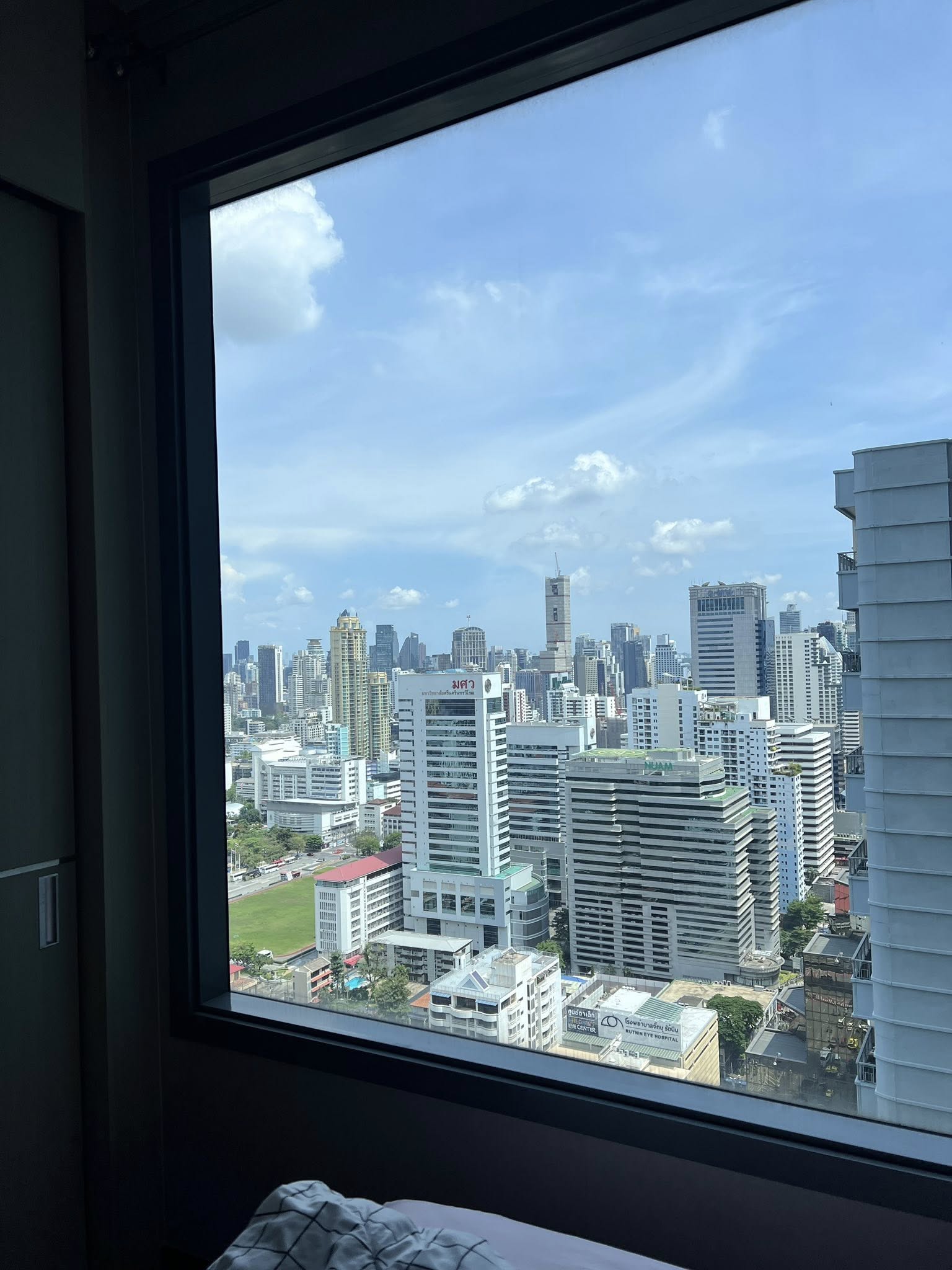 High Rise โซนพื้นที่ ติด MRT เพชรบุรี ให้เช่าห้องแบบ 1ห้องนอน 1ห้องน้ำ คอนโด Q Asoke (คิว อโศก) ขนาดห้อง 30 ตรม. ชั้น 34