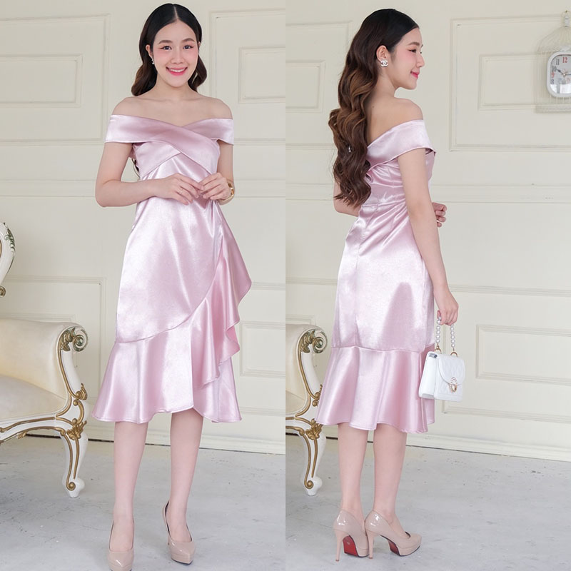 kudapy เดรสสั้นสีกรมท่า/สีเทา/สีเขียว/สีชมพู /สีแดง/สีส้มอิฐ เปิดบ่าสั้น ดีเทลอกไขว้ เปิดบ่า ผ้าดัชเชสอัดกาว กระโปรงจีบระบายหางปลา หวานๆ ซิปหลัง