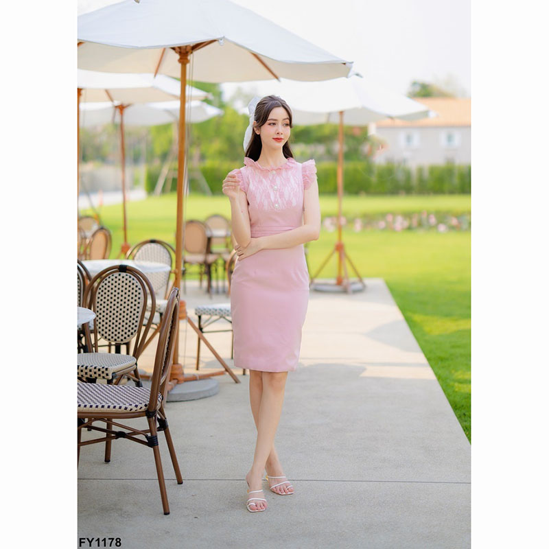 kudapy เดรสสั้นสีชมพู/สีขาว ออกงานสุดหรู สไตล์เรียบๆ ทรงเข้ารูปแขนกุด แต่งผ้าชีฟอง เพิ่มลูกไม้