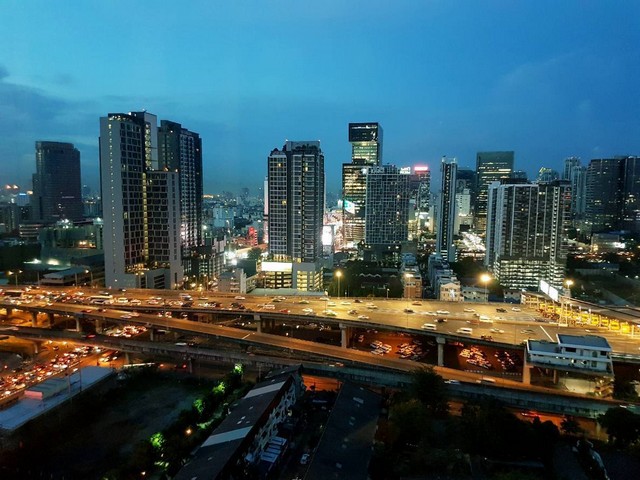 ให้เช่า Life Asoke (ไลฟ์ อโศก) ขนาด36 ตรม.เฟอร์เครื่องใช้ไฟฟ้าครบ