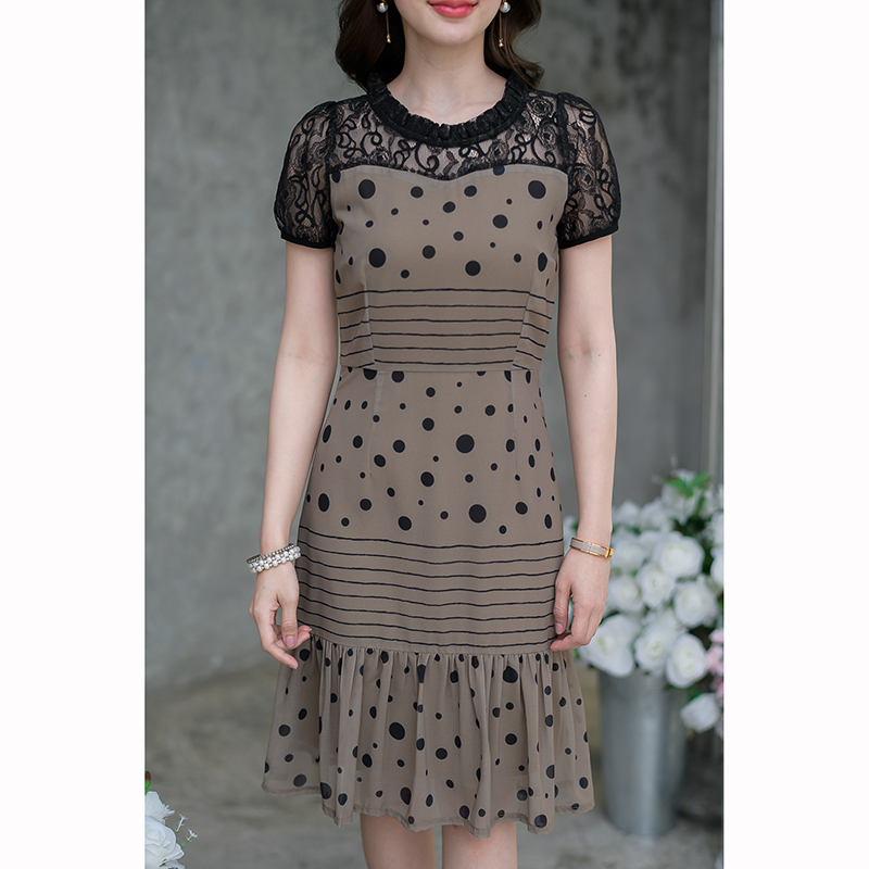 kudapy เดรสสั้นสีเทา/สน้ำตาล ผ้าชีฟองพิมพ์ลาย ไหล่ลูกไม้ สวยเก๋ ไม่เหมือนใคร พิมพ์ลายจุดสลับลายเส้น สวยแปลกตา