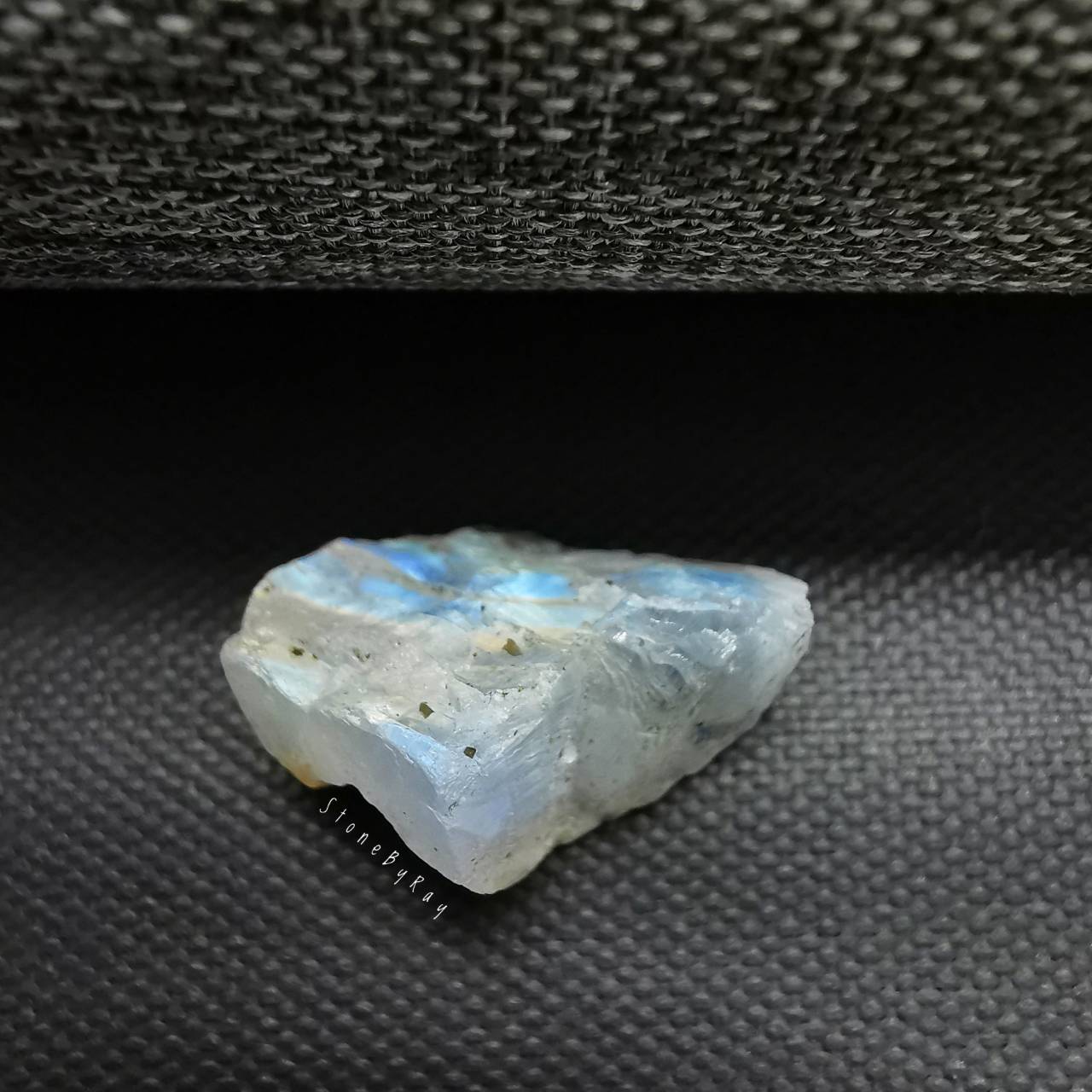 หินเรนโบว์มูนสโตนก้อนธรรมชาติ Rainbow Moonstone
