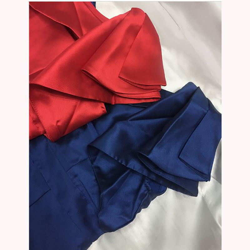 kudapy เดรสไหล่เฉียง สีน้ำเงิน/สีแดง เย็บแต่งระบายตรงหัวไหล่ กระโปรงผ่าหลัง มีซับในในตัว ซิบซ่อนด้านข้าง