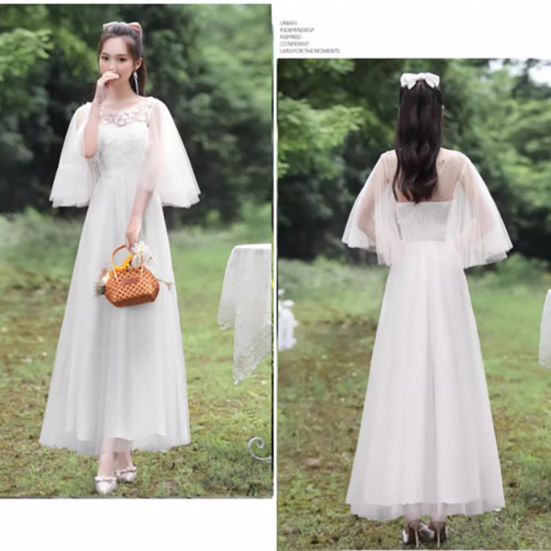 kudapy ชุดราตรียาวออกงานสีขาว คลุมไหล่ตัวเสื้อแต่งด้วยผ้าดอกไม้ ช่วงเอวคาดริ้บบิ้น