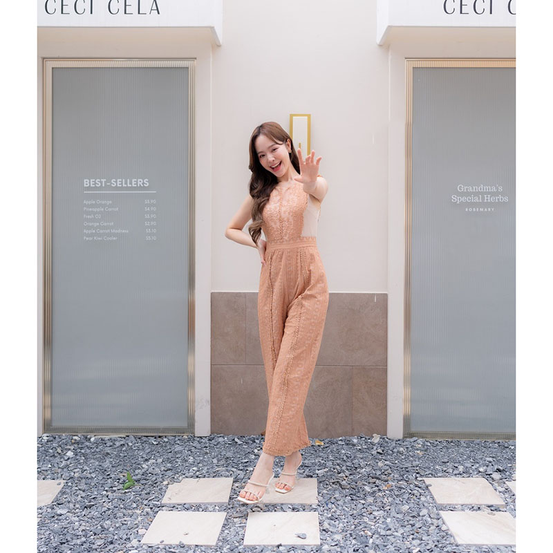 kudapy จั้มสูทขายาวลูกไม้สีขาว/สีส้มอิฐ แขนกุด ใส่สวยสบาย