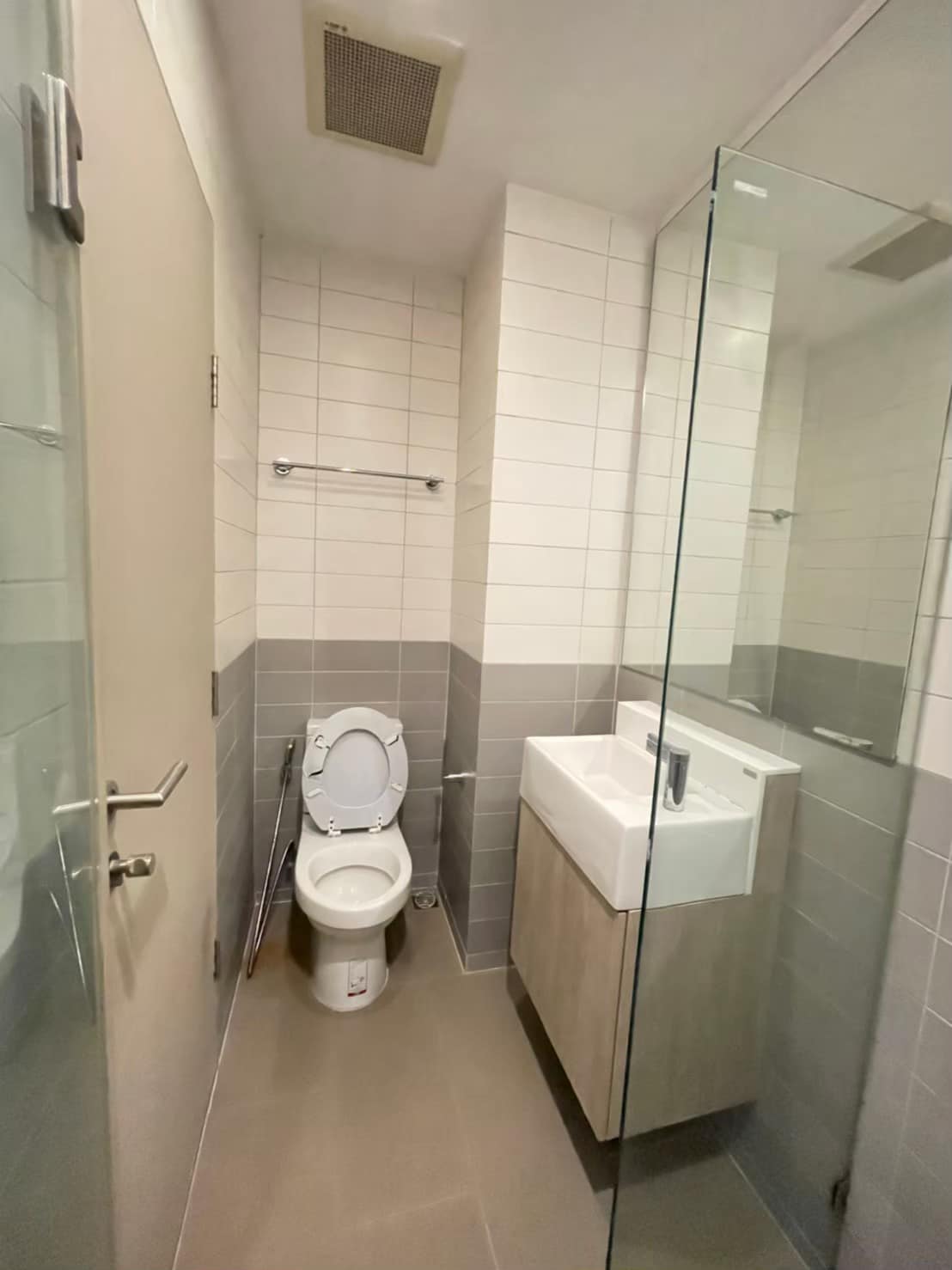 ให้เช่า IDEO Mobi Sathorn (ไอดีโอ โมบิ สาทร) มีเครื่องซักผ้าเฟอร์ครบพร้อมอยู่