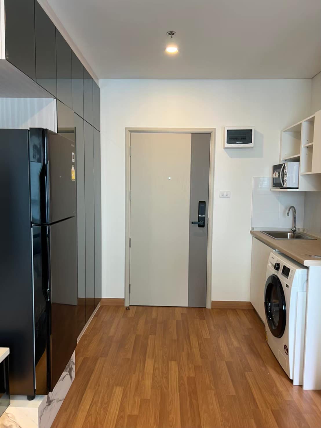 ให้เช่าห้องสวยน่าอยู่ MRT เตาปูน เฟอร์เครื่องใช้ไฟฟ้าครบ สอบถามแอด Line ID : Smile-easy ที่ ลุมพินี เพลส เตาปูน อินเตอร์เชนจ์