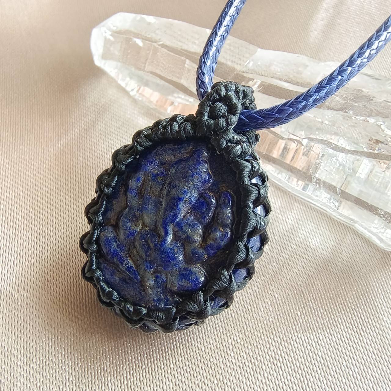 สร้อยคอจี้เชือกถักล้อมหินลาพิสลาซูลีแกะสลักองค์พระพิฆเนศ Lapis Lazuli