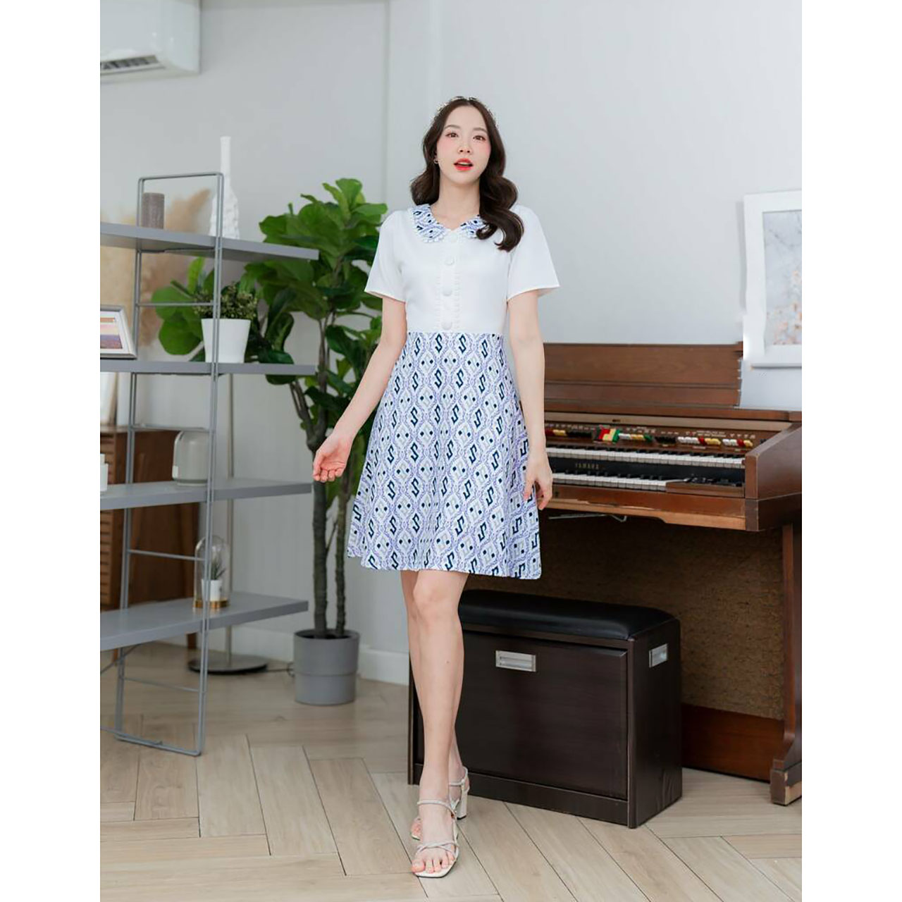 kudapy เดรสสั้นสสีขาว สีชมพู สีกรม คอบัวเสื้อผ้าพื้นกระโปรงลาย