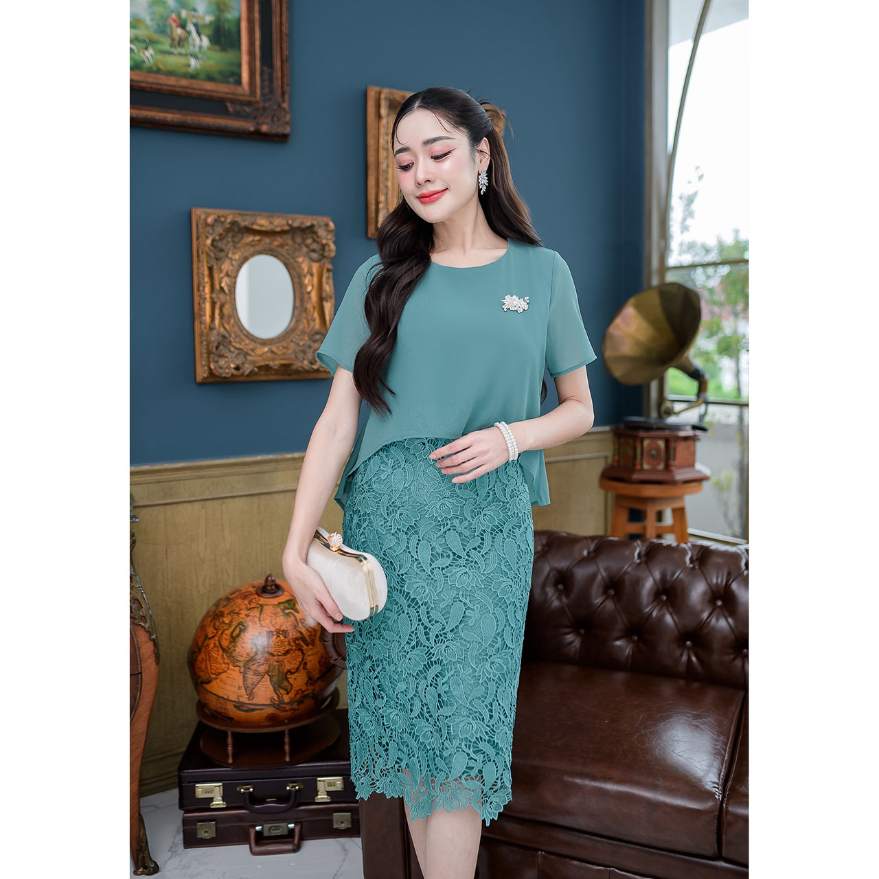 kudapy เดรสสั้นสีเขียว(มิ้น)/สีชมพูกลีบบัว ลูกไม้เรียบแต่หรู กระโปรงใช้ผ้าลูกไม้ปาด้าคอตตอนเกรดสวยทอลาย เป็นทรงตรงสอบได้ลุคหรูหรา